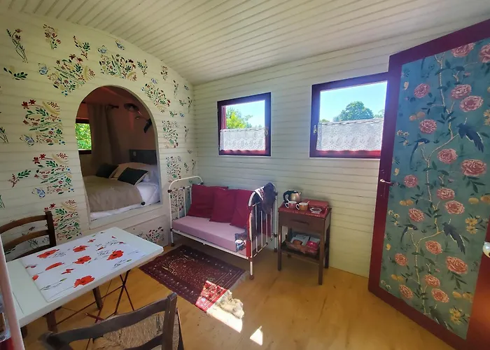 Le Val Du Pech Chantant D'hôtes 3* Pern