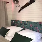 Le Val Du Pech Chantant D'hotes 3* Pern
