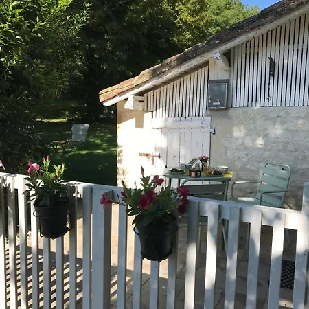 Le Val Du Pech Chantant D'hôtes Pern